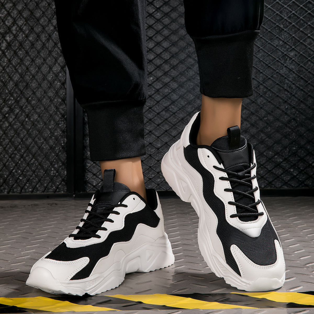 Ελαφρύ, casual sneaker με χοντρή σόλα και απορρόφηση κραδασμών