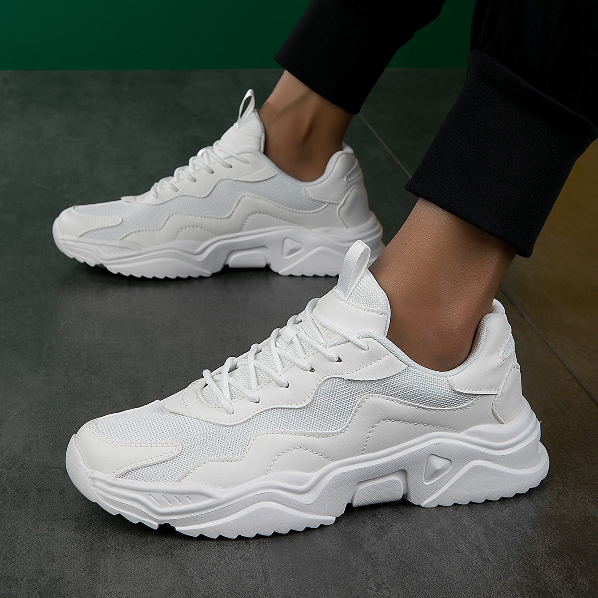 Ελαφρύ, casual sneaker με χοντρή σόλα και απορρόφηση κραδασμών