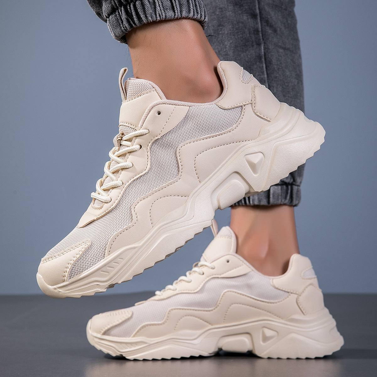 Ελαφρύ, casual sneaker με χοντρή σόλα και απορρόφηση κραδασμών
